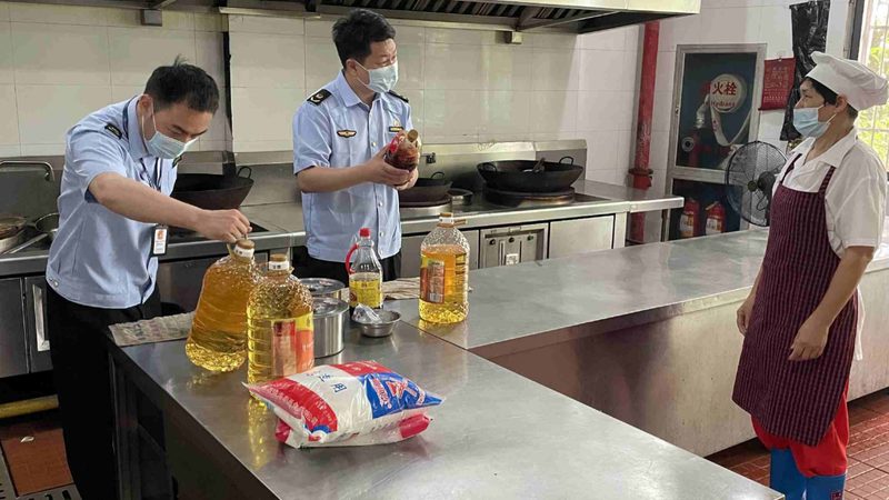 零食品牌贴牌代理，费用构成揭秘**
